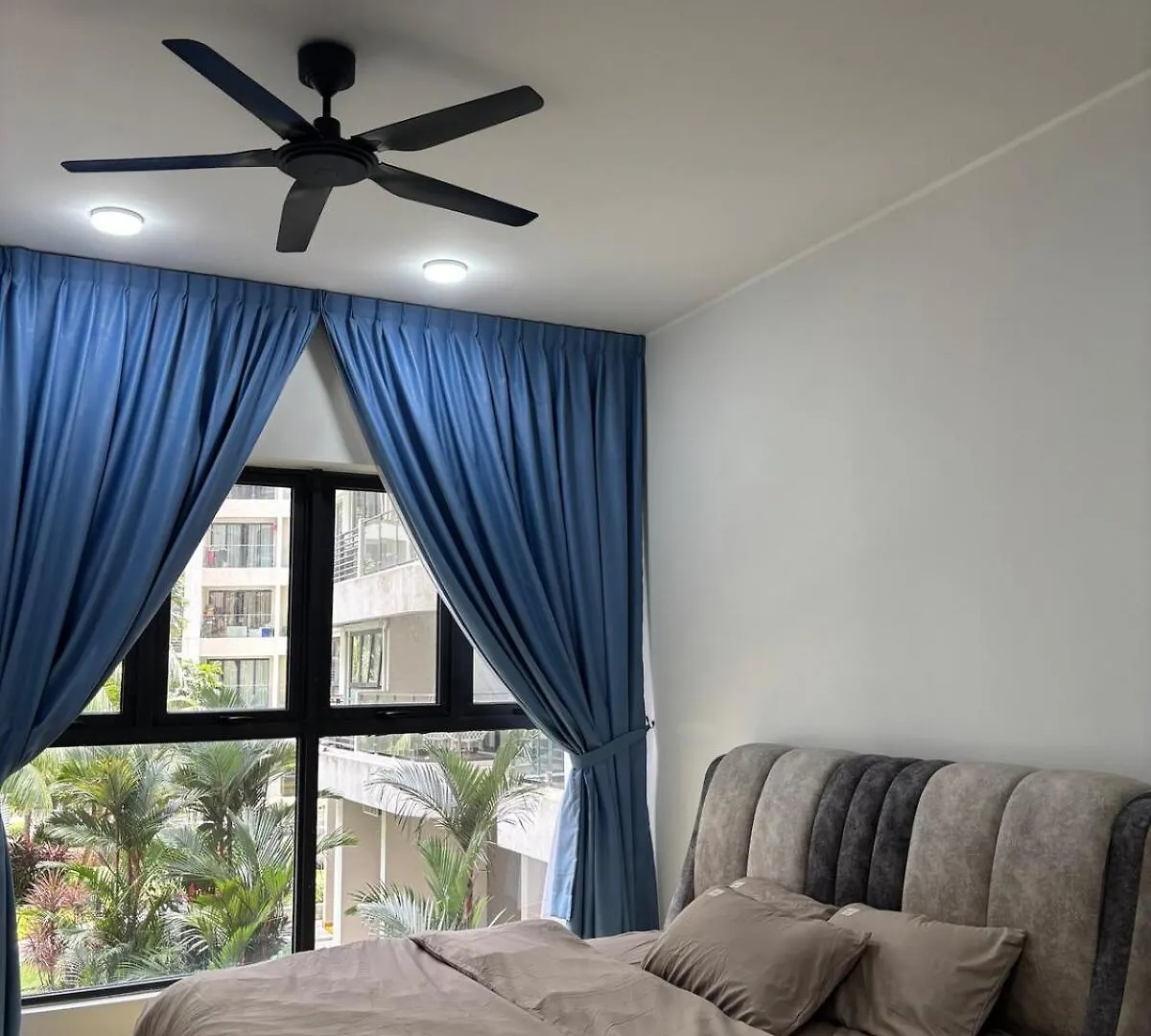 Pool View 3 Bedroom & 3 Bathroom Whole Unit Johor Bahru Apartmán